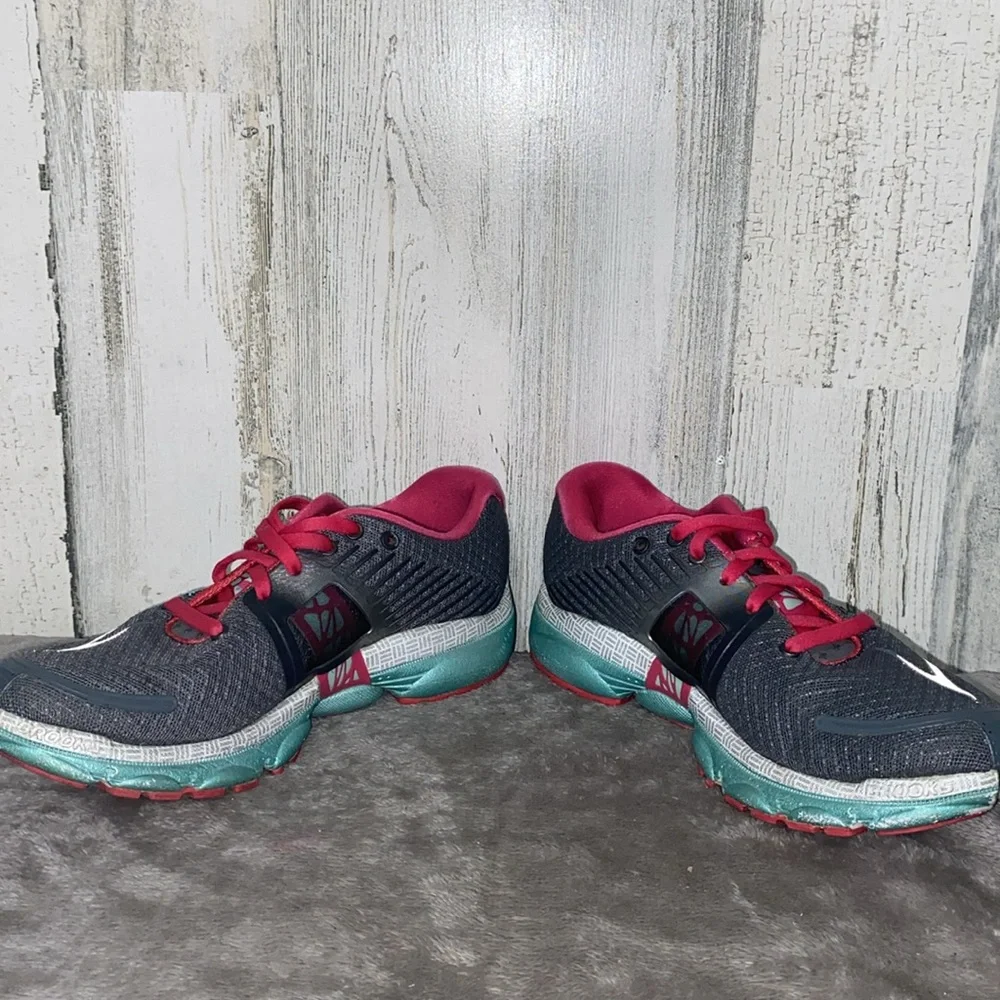 Women's Brooks PureCadence Running Shoes Size 6